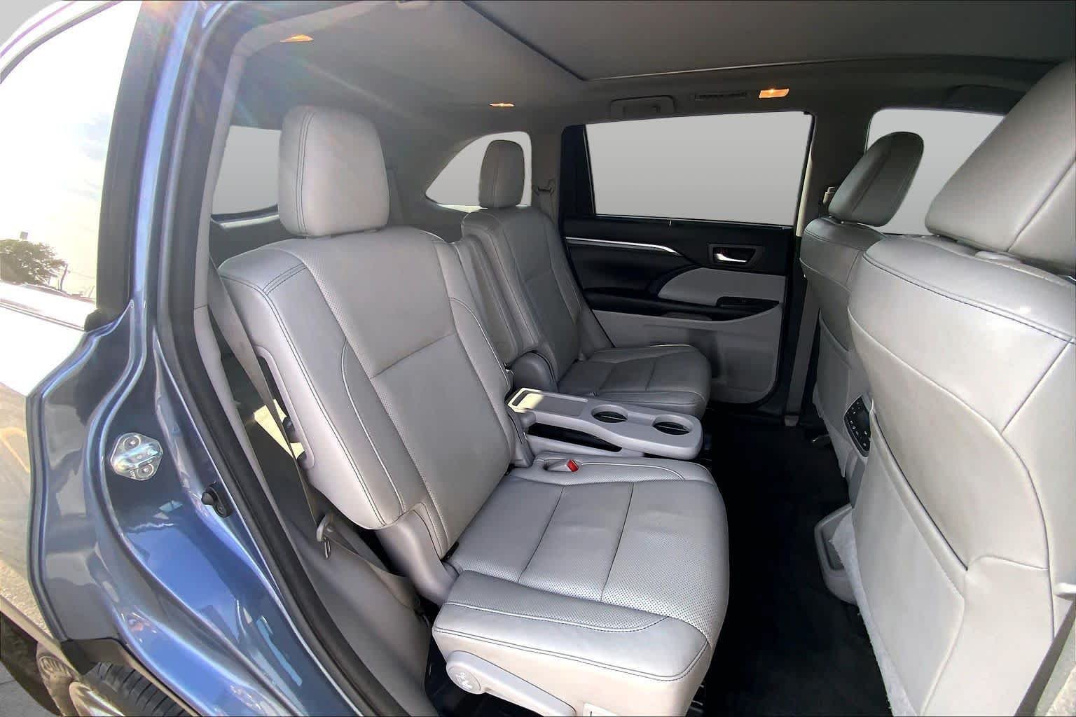 Used 2018 Shoreline Blue Pearl Toyota Limited Platinum image 20