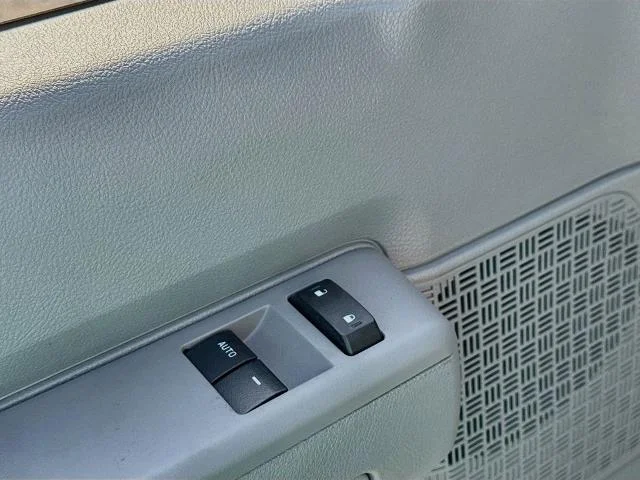 New 2027 Oxford White Ford E-350 SRW image 44