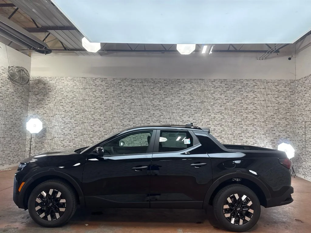 New 2027 Phantom Black Hyundai SE image 4