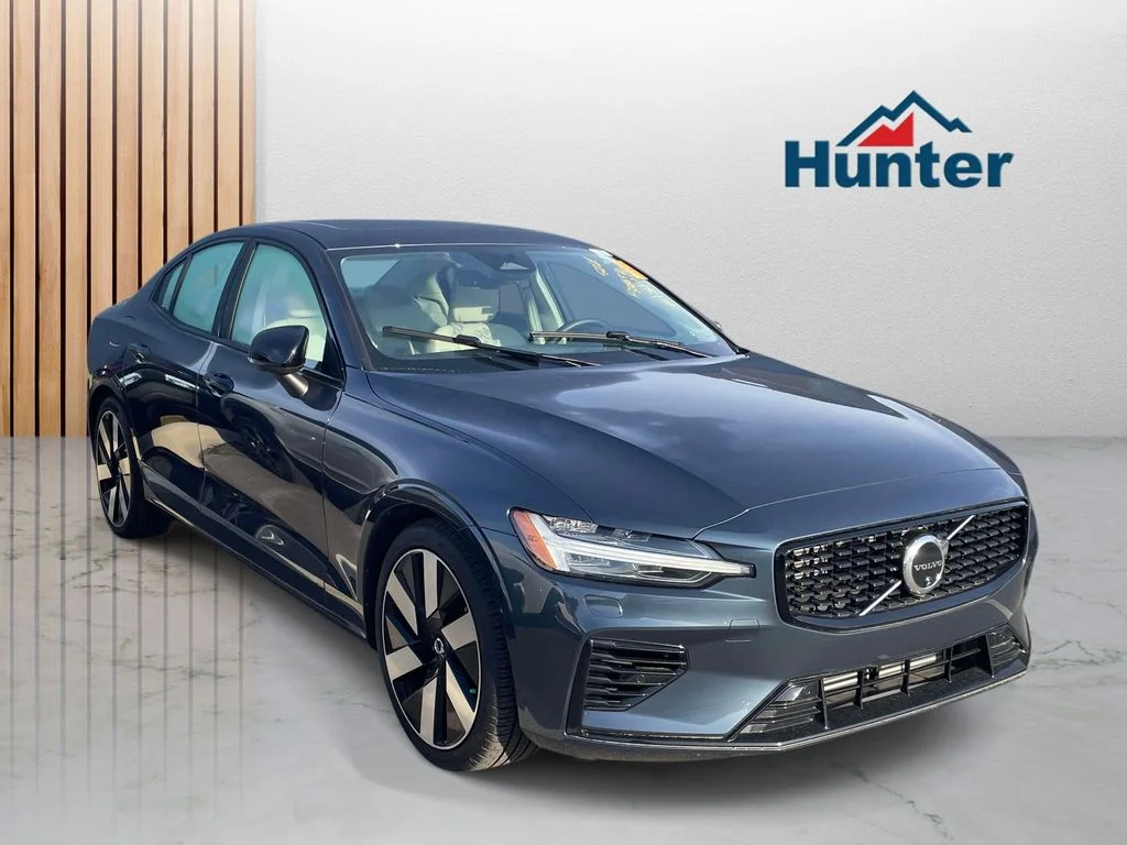 2024 Volvo S60 T8 Recharge Plus Dark Theme AWD's photo