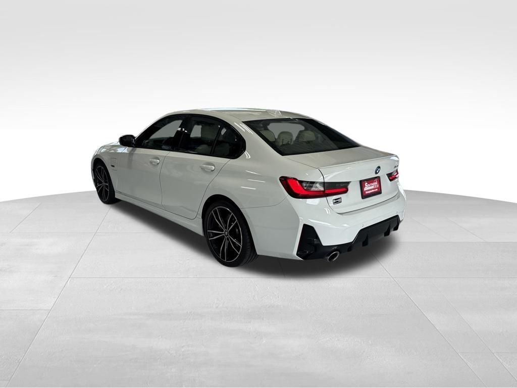 Used 2023 White BMW 330e iPerformance image 3