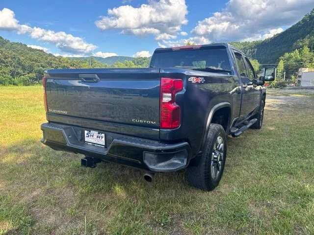 Used 2022 Blue Chevrolet Custom image 8