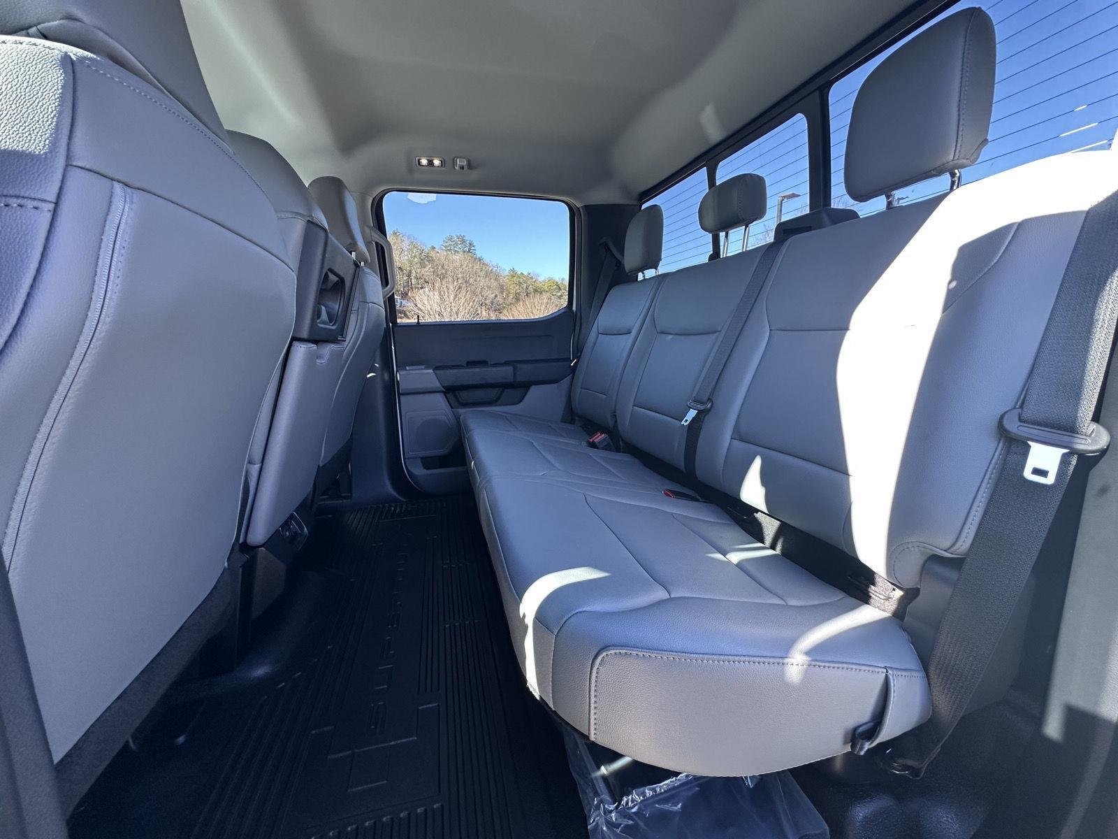 2025 Ford F-550 Super Duty Chassis Cab XL - Photo 11