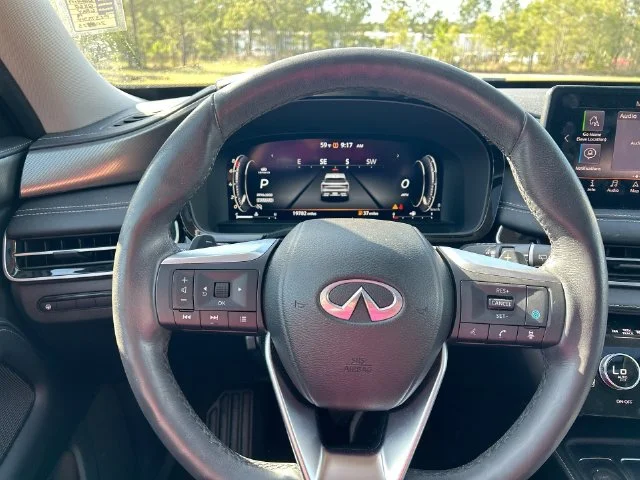 Used 2023 Silver INFINITI LUXE image 17