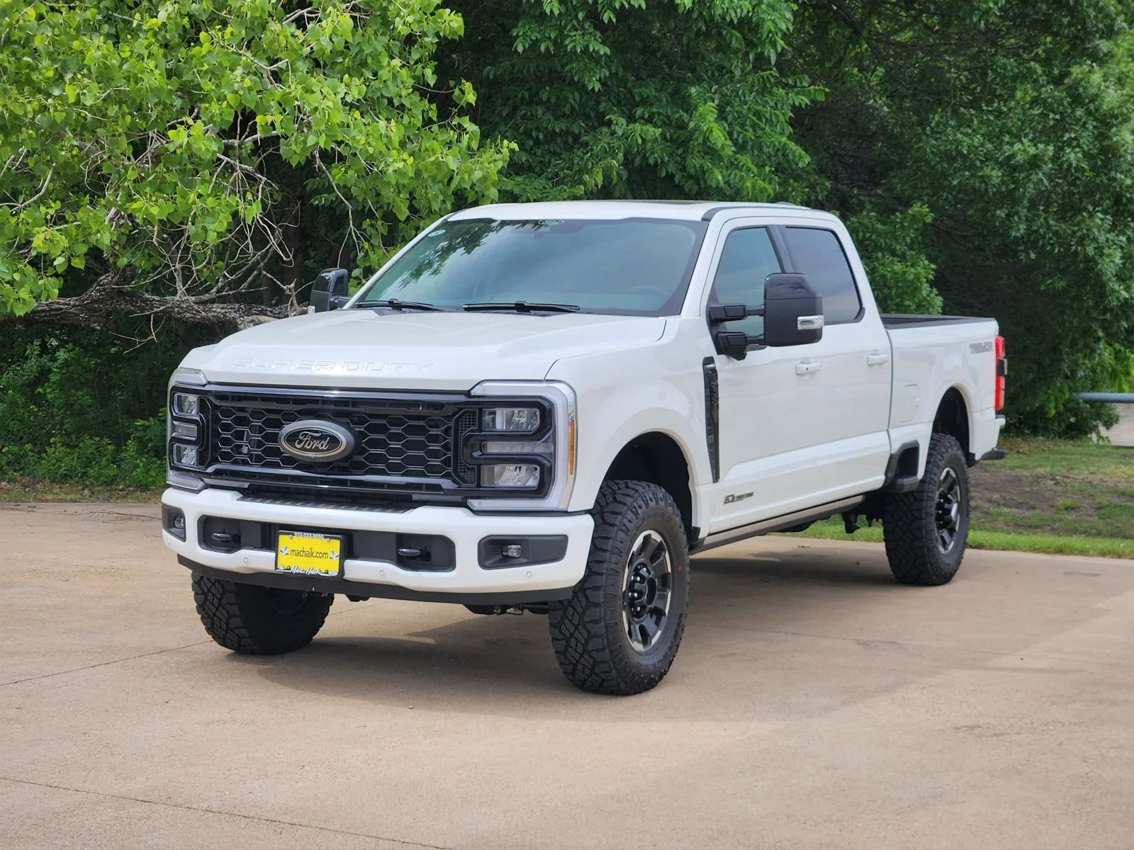 New 2026 Star White Metallic Tri-Coat Ford F-250® Lariat® image 2