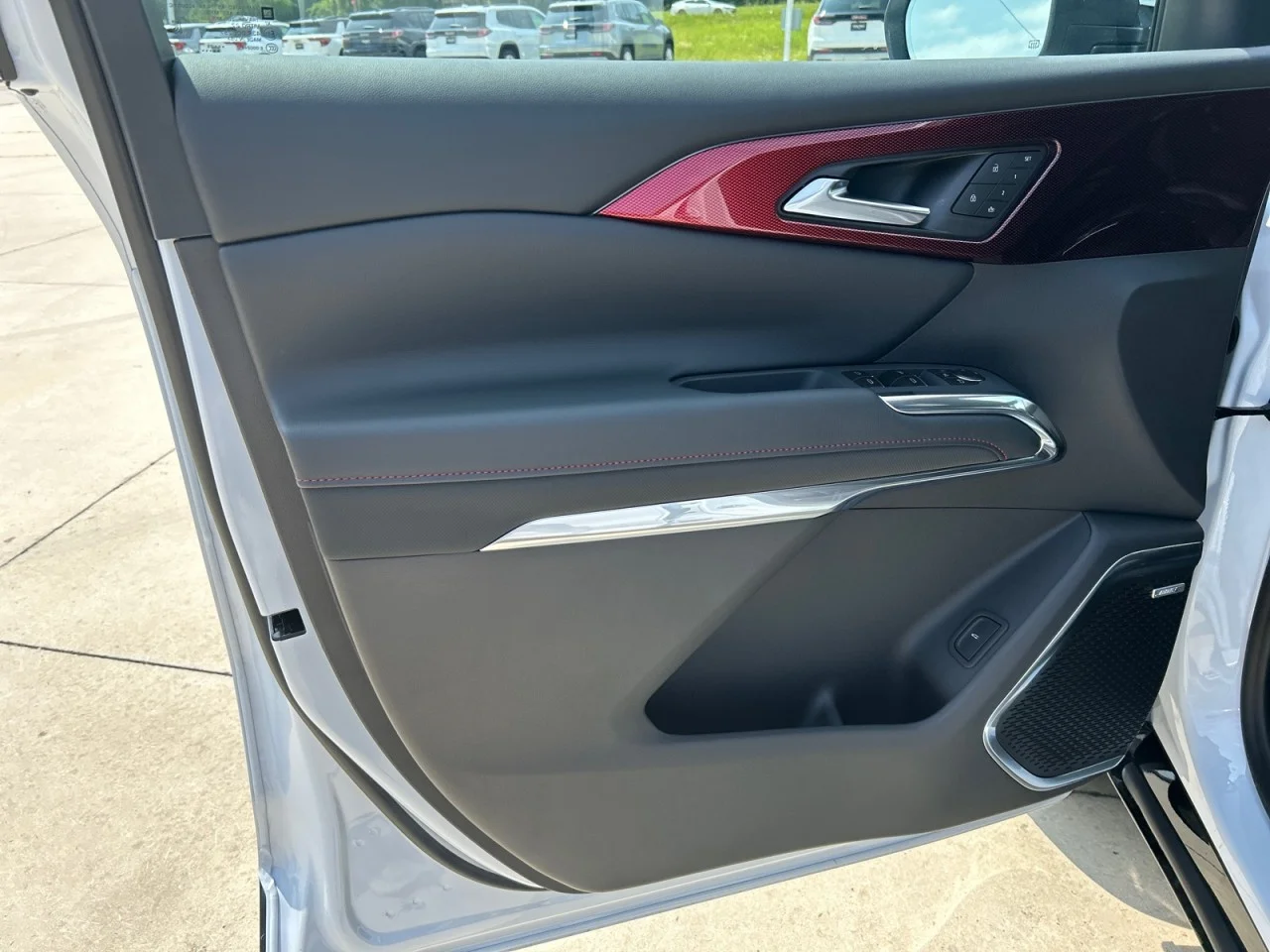 New 2026 Polar White Tricoat Chevrolet RS image 10