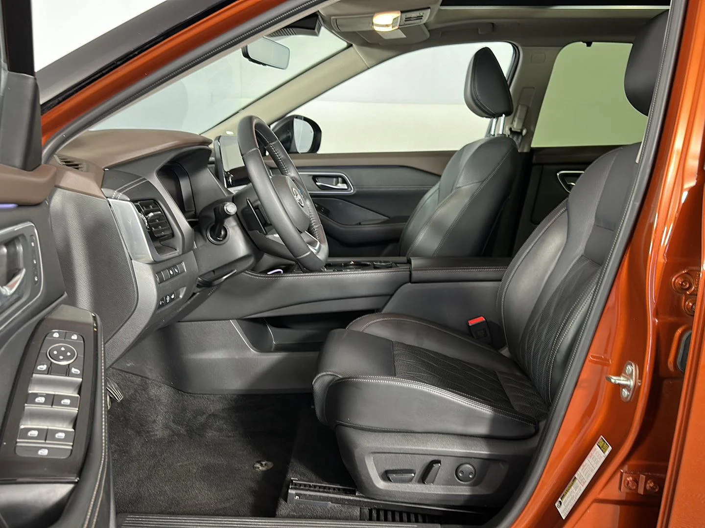 Used 2023 Sunset Drift Chromaflair/Super Black Nissan Platinum image 9
