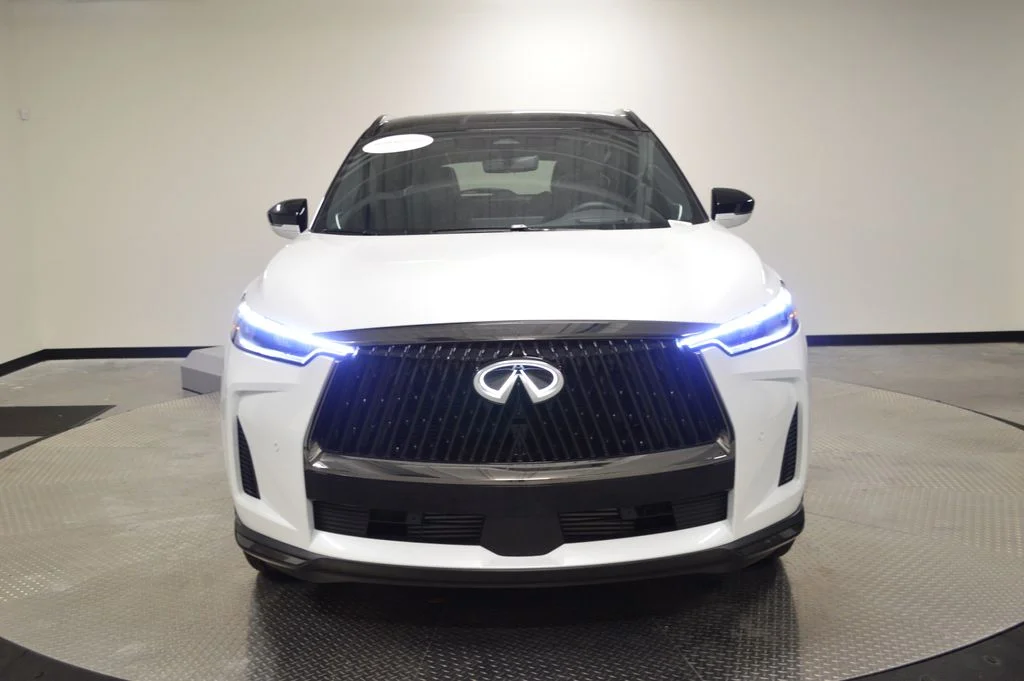 Certified Used 2026 White / Black INFINITI Autograph image 10