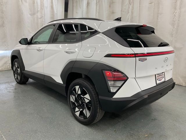 Used 2025 White Hyundai SEL image 5