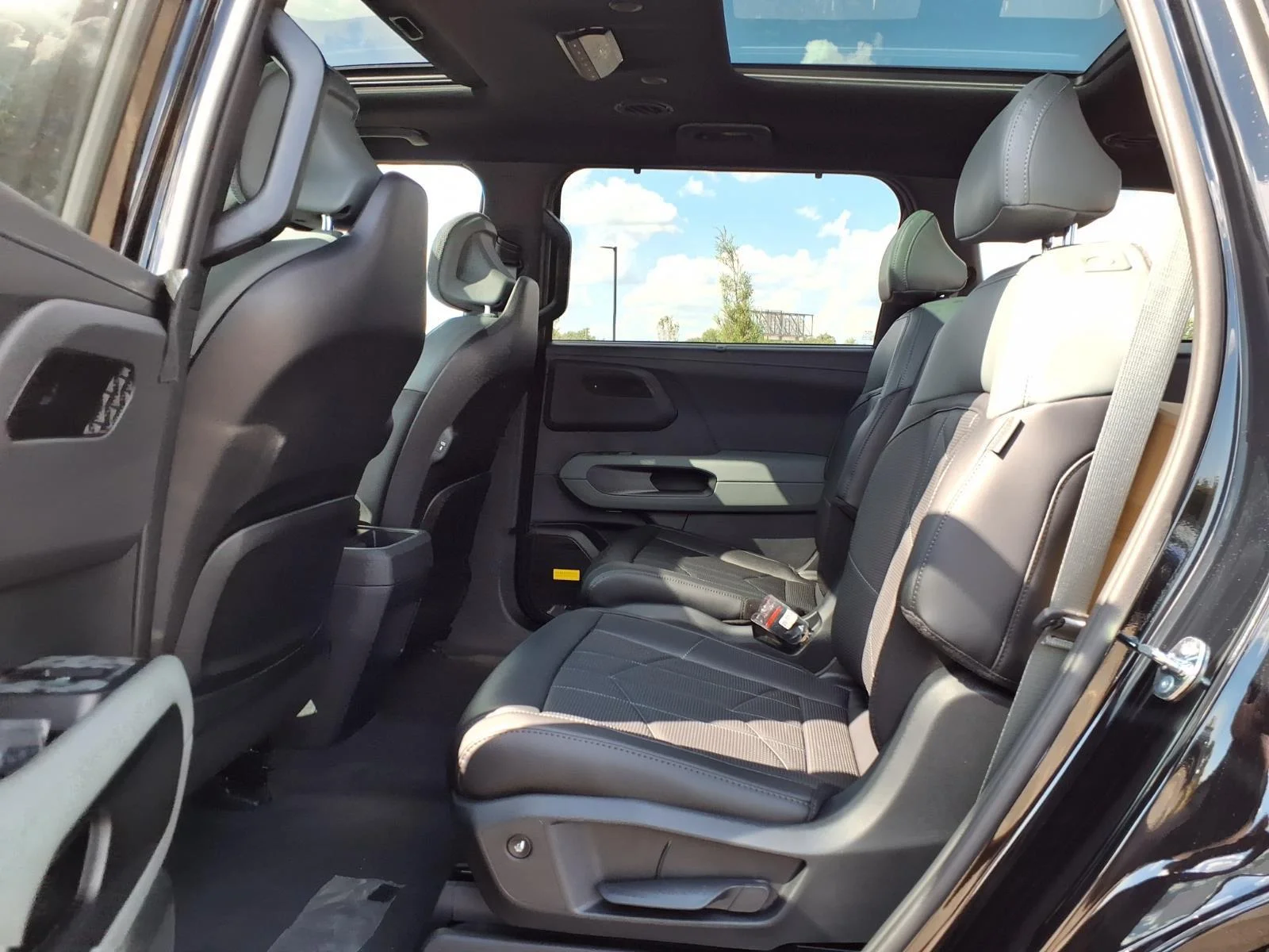 New 2027 Ebony Black KIA X-LINE SX AWD image 16