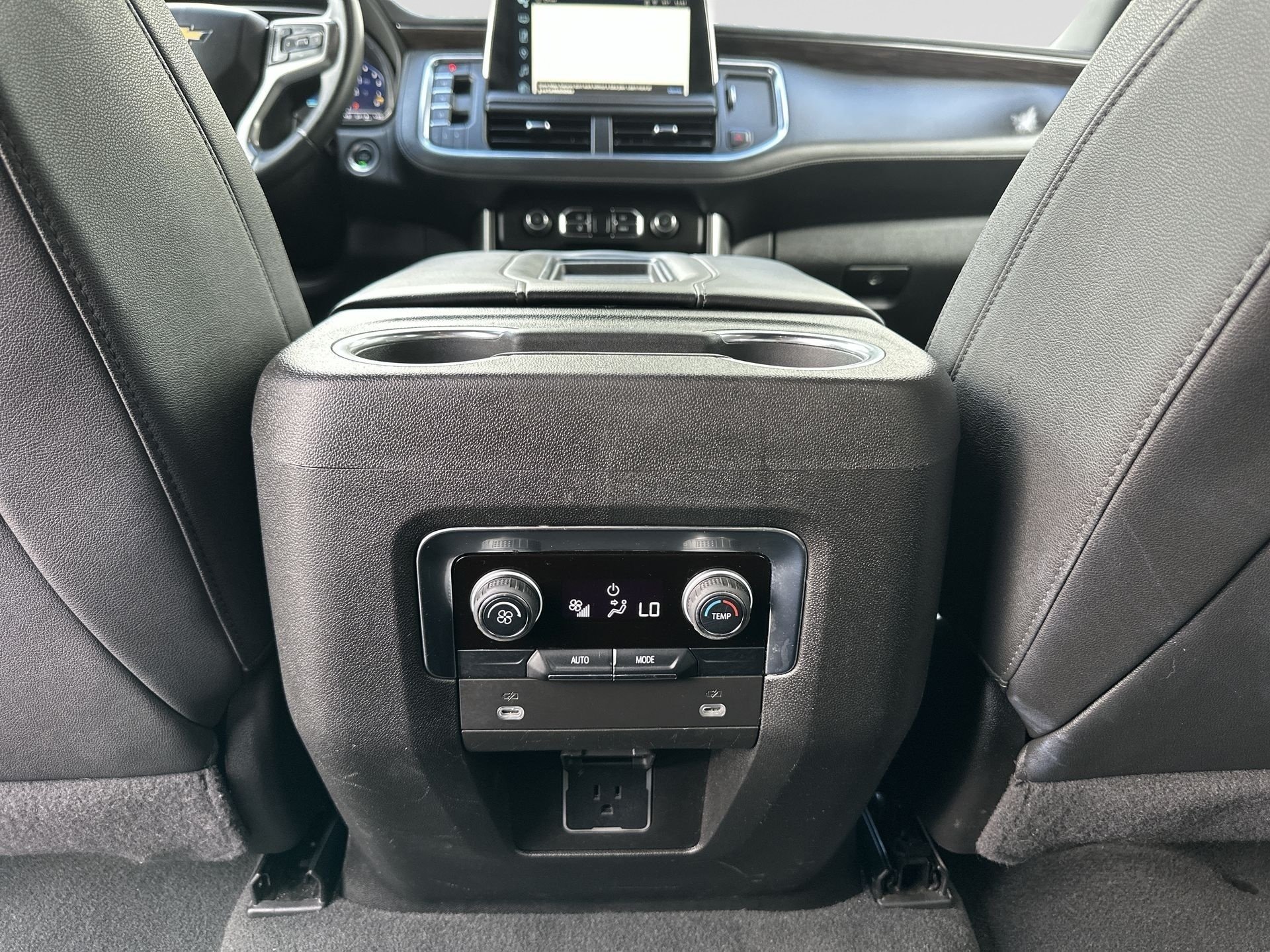 2024 Chevrolet Suburban LT - Photo 21