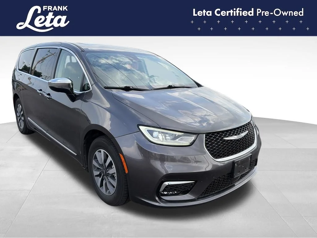 Used 2023 Gray Chrysler Limited image 7