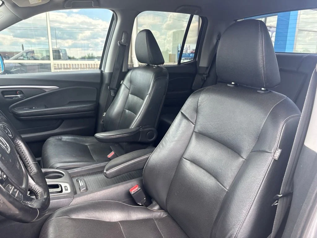 Used 2017 Silver Honda RTL-T image 11