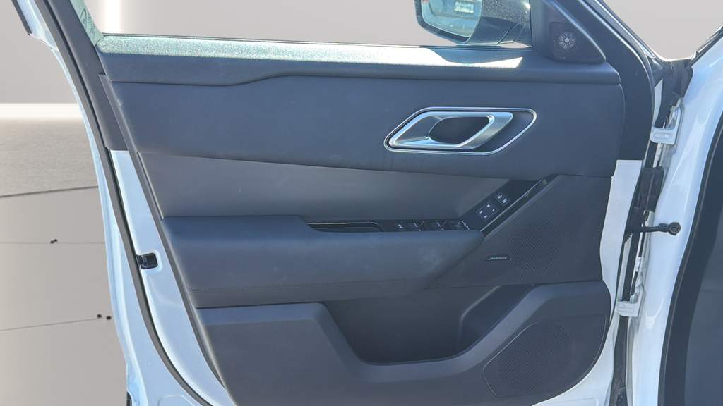 Used 2025 Fuji White Land Rover Dynamic SE image 20