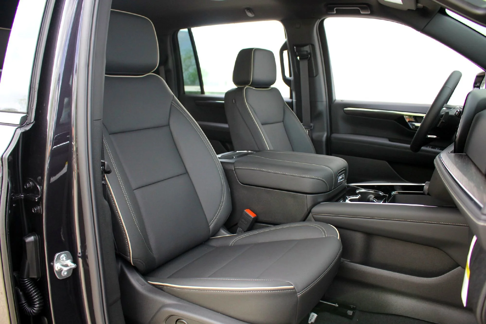 2026 Chevrolet Suburban Premier - Photo 14