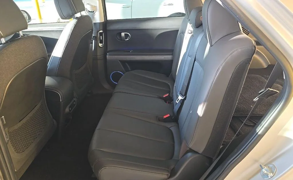 Used 2023 Gold Hyundai SEL image 7