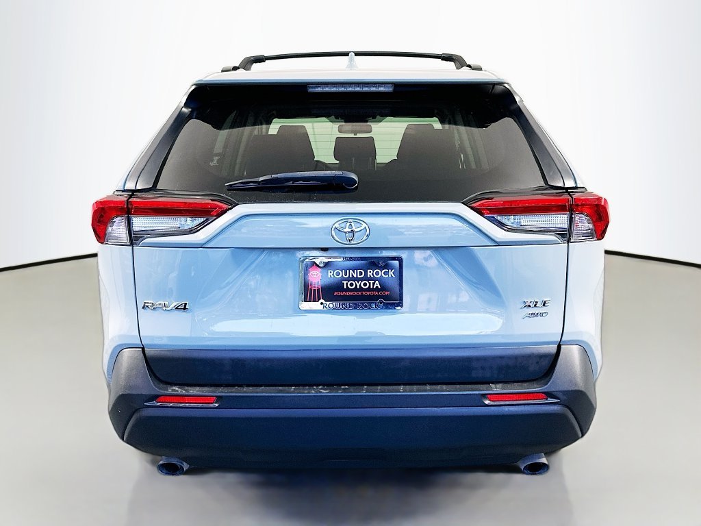 Used 2019  Toyota XLE image 6