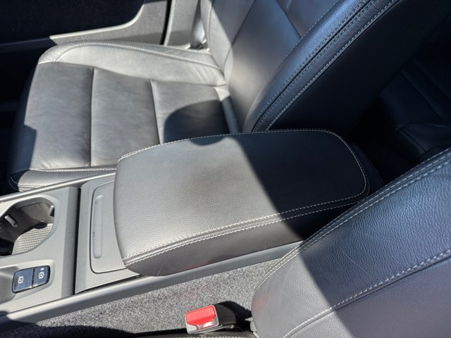 Used 2022 White Volvo Momentum image 14
