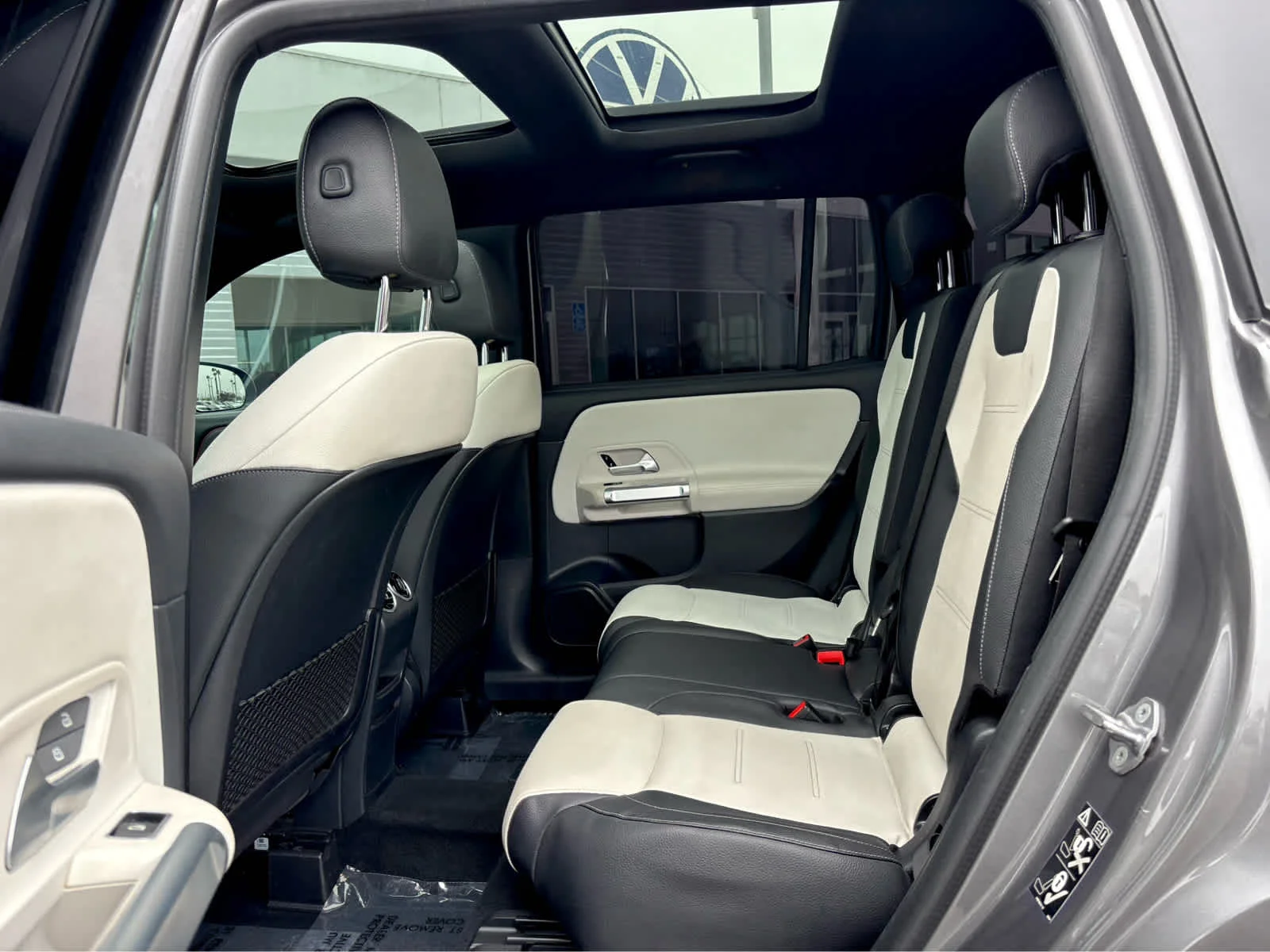 Used 2023 Mountain Grey Metallic Mercedes-Benz GLB 250 image 24