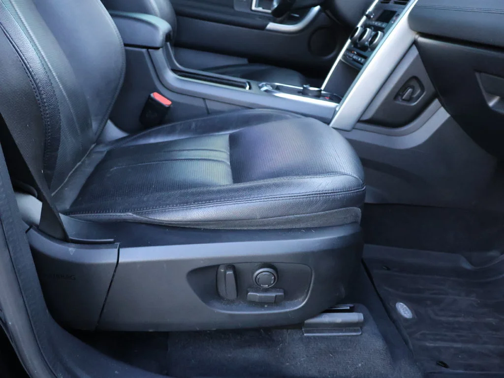 Used 2019  Land Rover  image 12