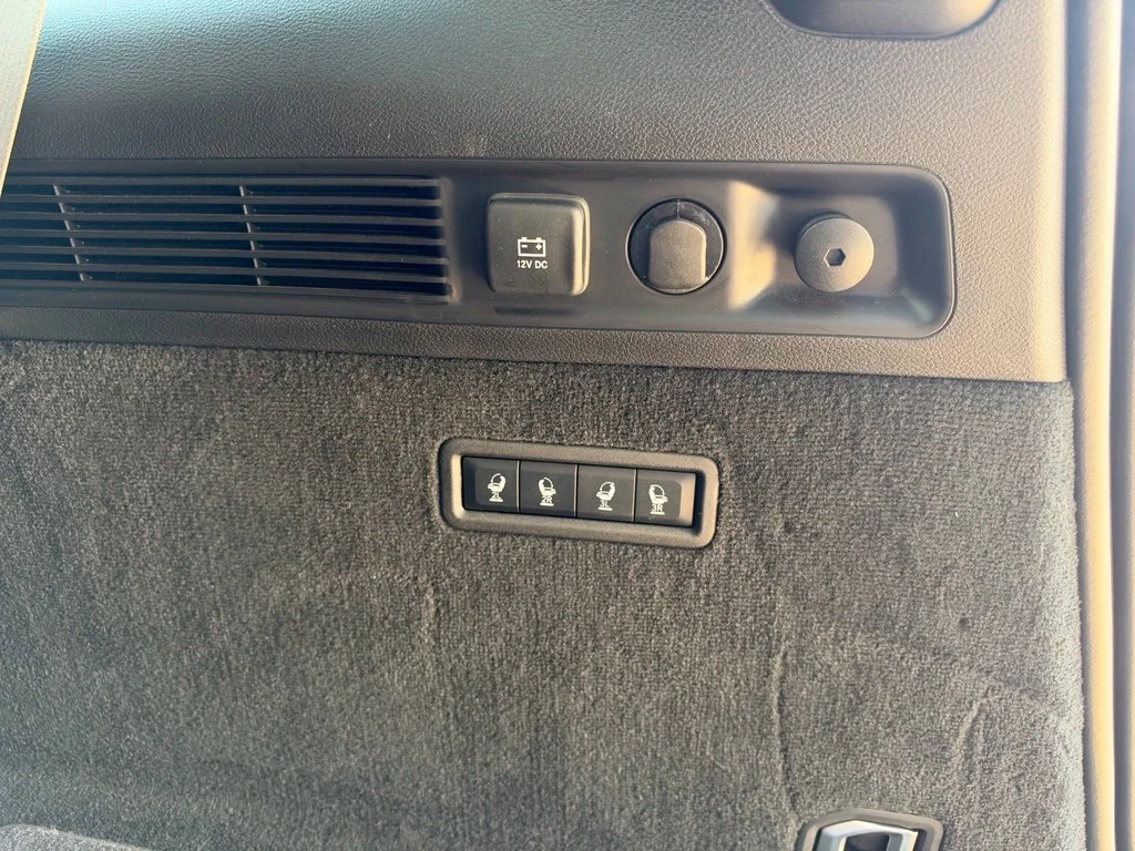 Used 2025 Black Jeep Base image 11