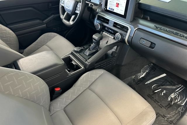 Used 2025  Toyota SR5 image 17