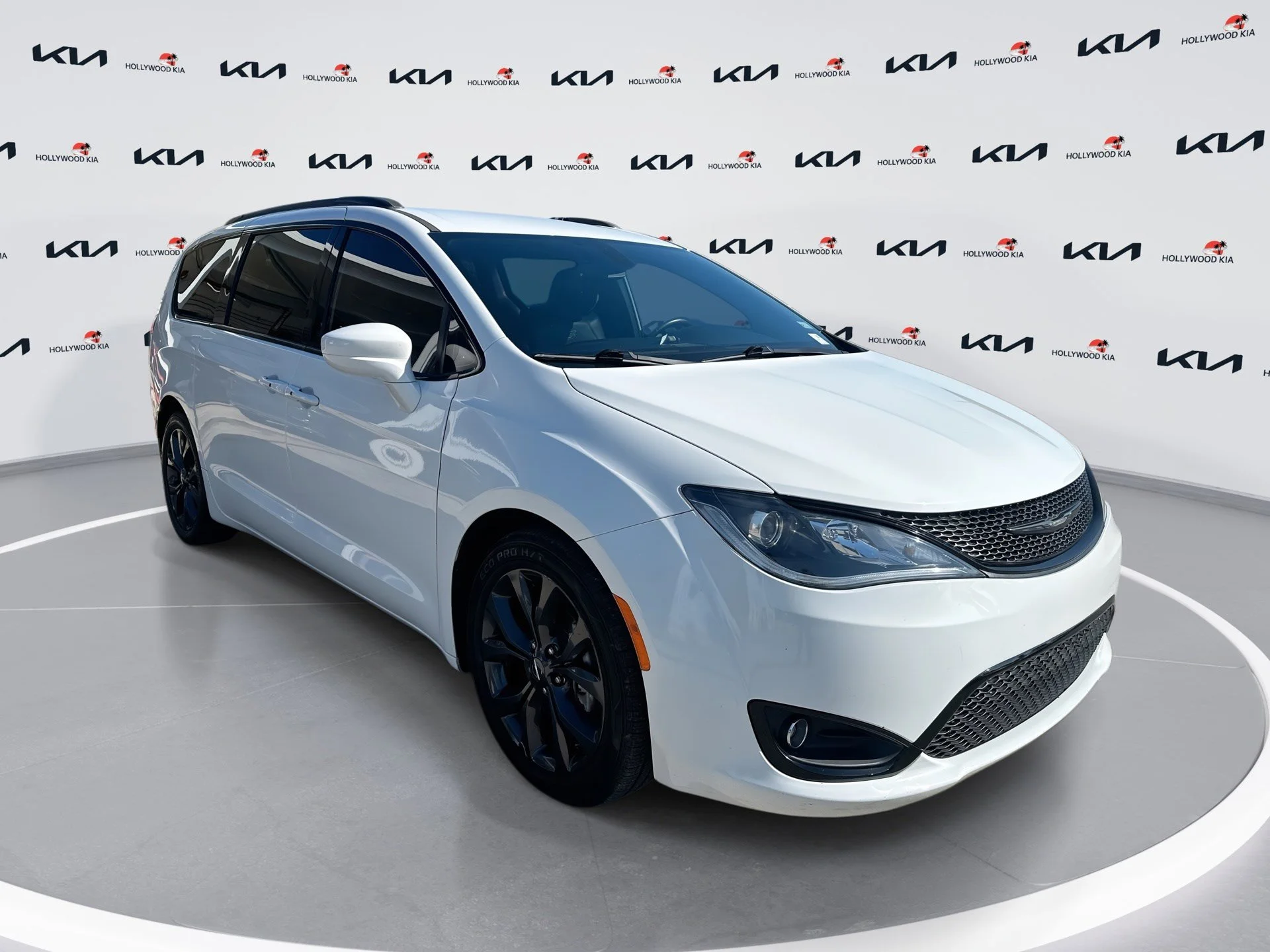 2020 Chrysler Pacifica Touring L Plus's photo