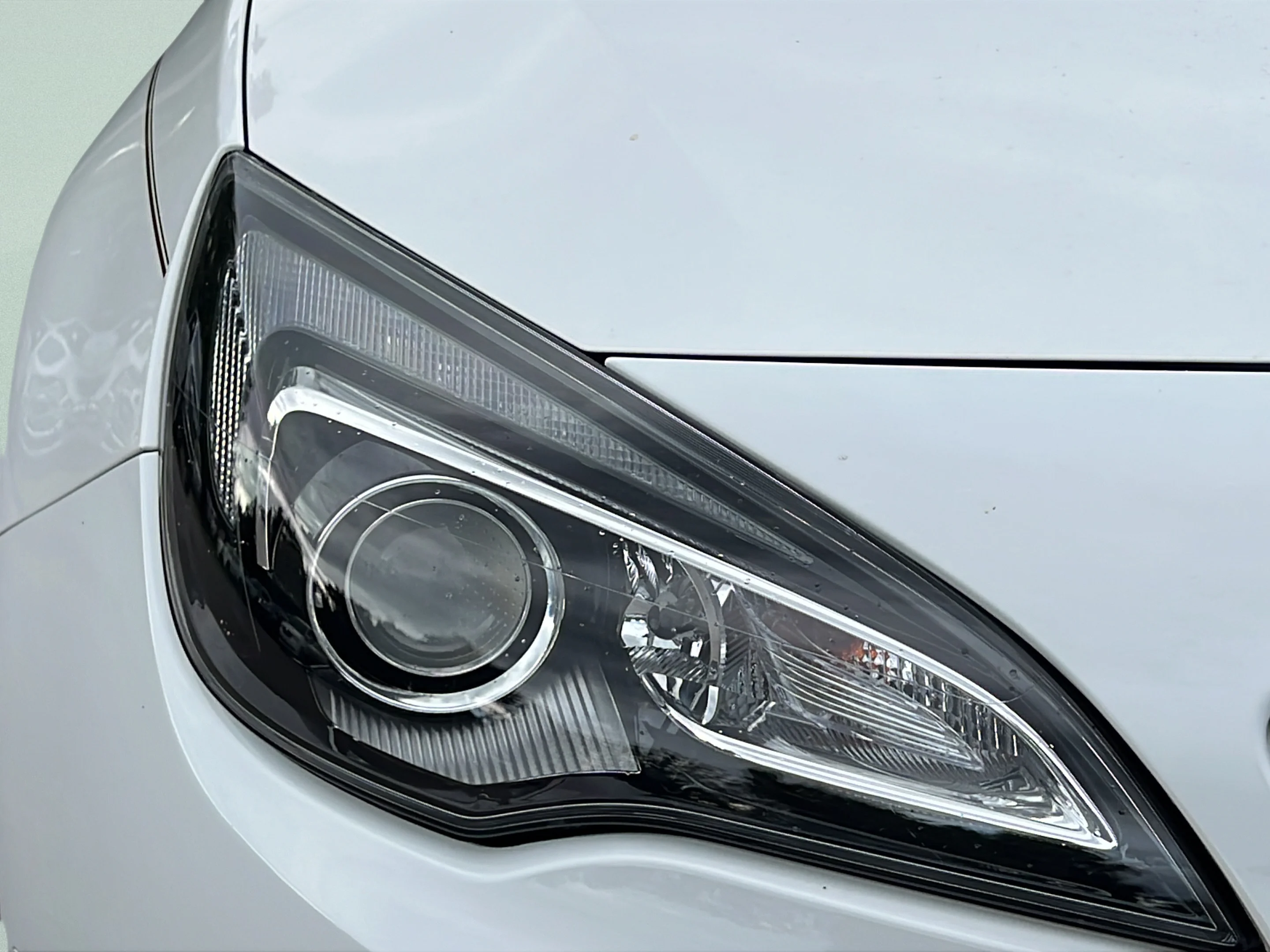 Used 2019 Summit White Buick Premium image 21