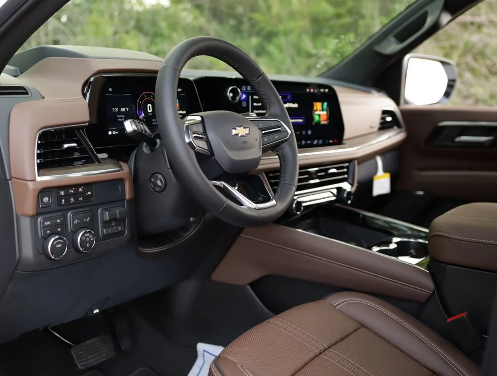 New 2026 Polar White Tricoat Chevrolet High Country image 9