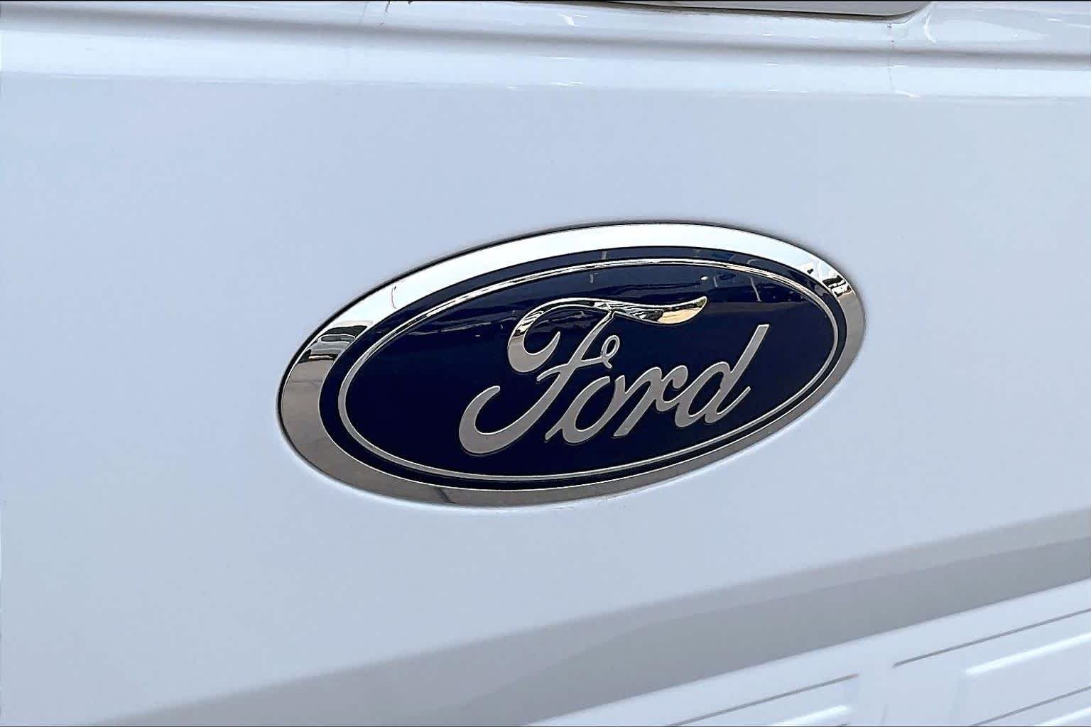 Used 2020 Oxford White/Stone Gray Ford King Ranch image 29
