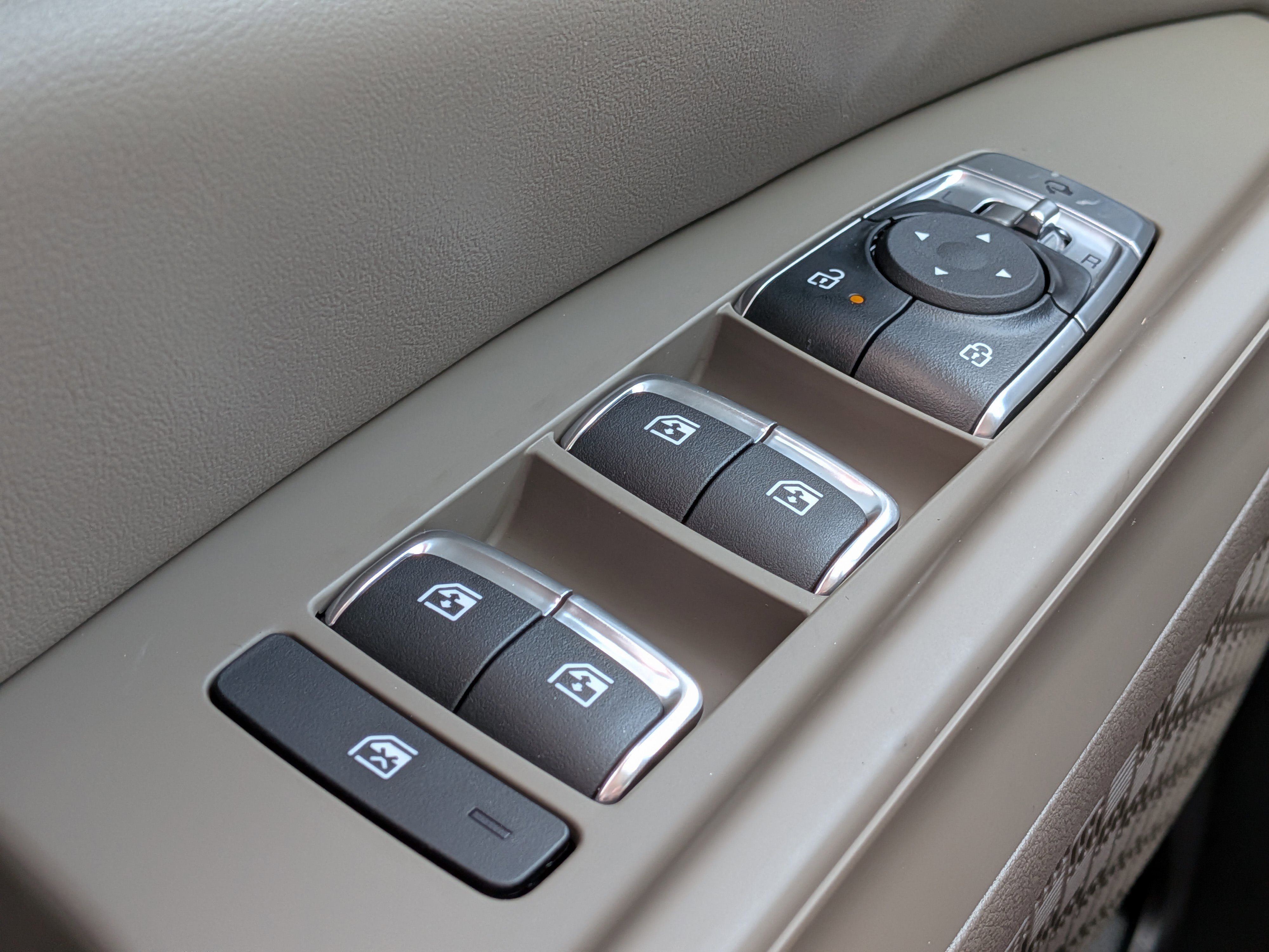 New 2026 Ivory Silver Kia EX image 27