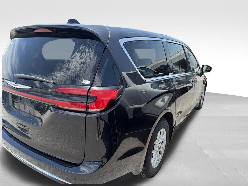 Used 2023 Black Chrysler Touring L image 21