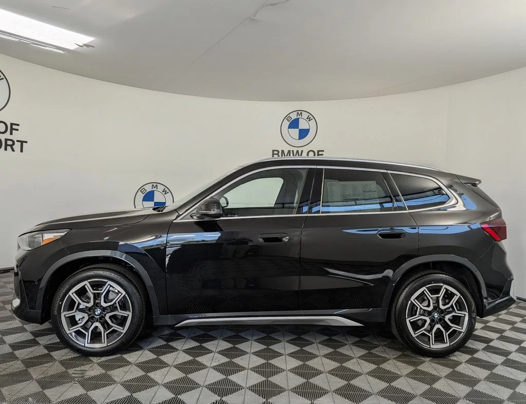 New 2026 Black Sapphire Metallic BMW xDrive28i image 9