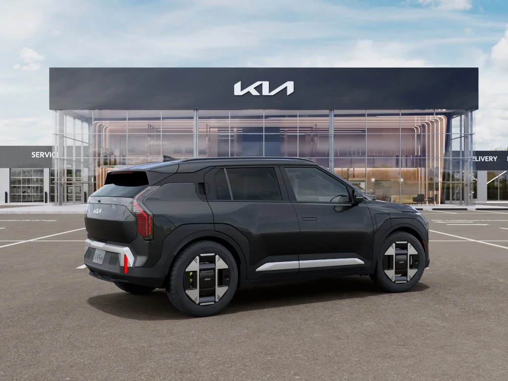 New 2027 Interstellar Gray Kia Wind image 6