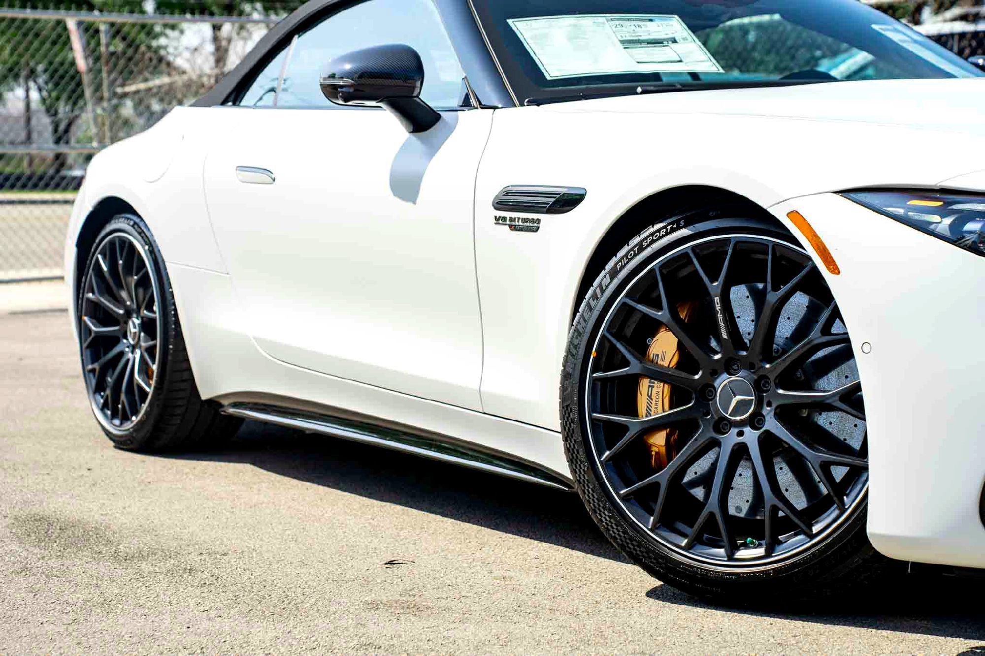 New 2026 MANUFAKTUR Moonlight White Magno Mercedes-Benz AMG® SL 63 S E Performance Roadster image 23