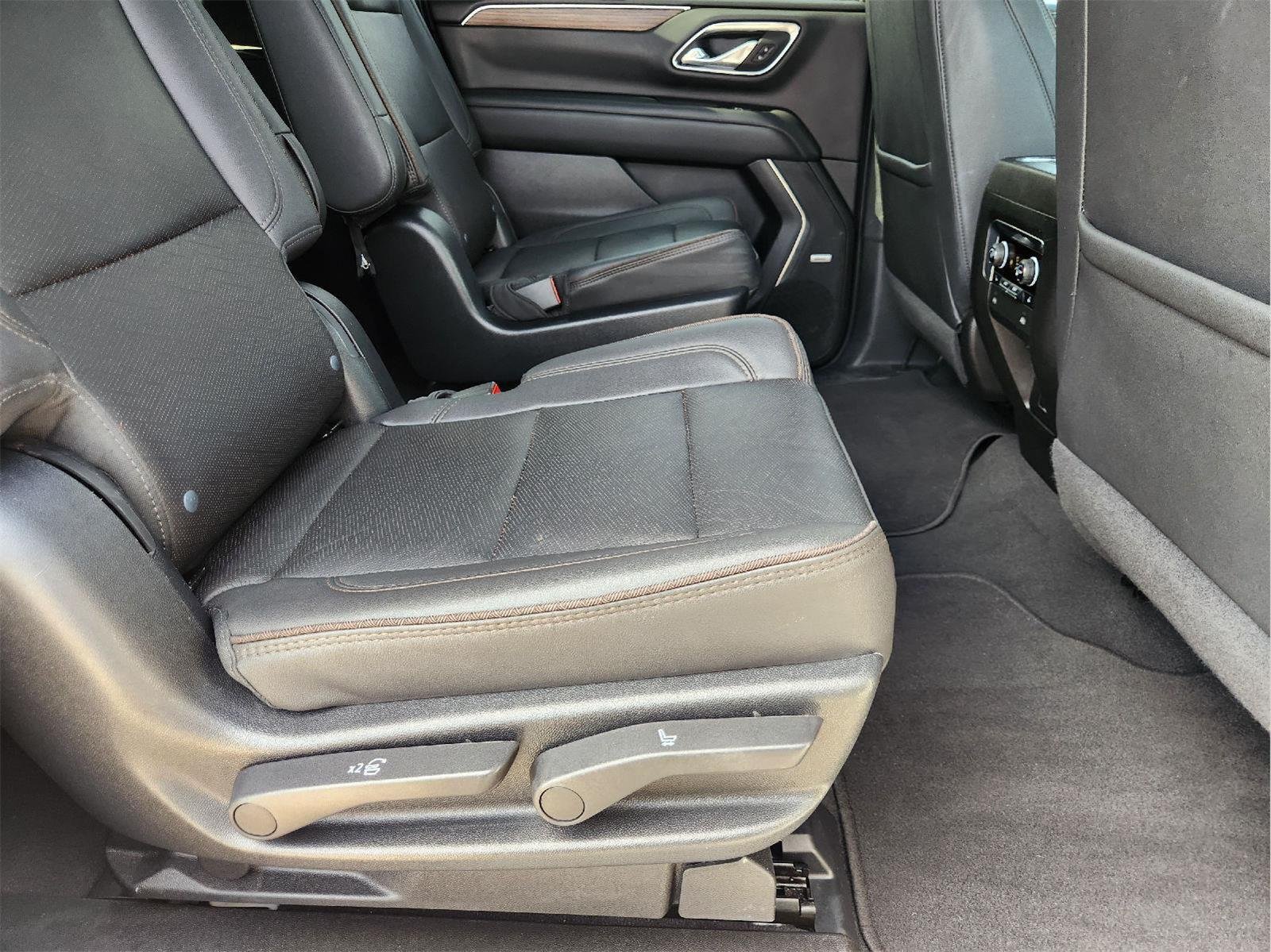 2023 Chevrolet Suburban photo 28 of 30