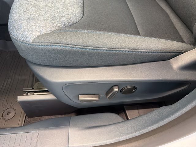 New 2026 Space White Metallic Ford XLT image 15