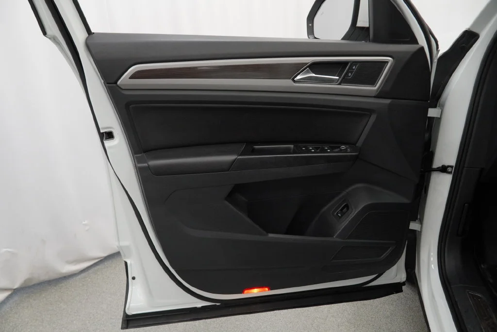 Used 2019 White Volkswagen 3.6L V6 SEL image 28