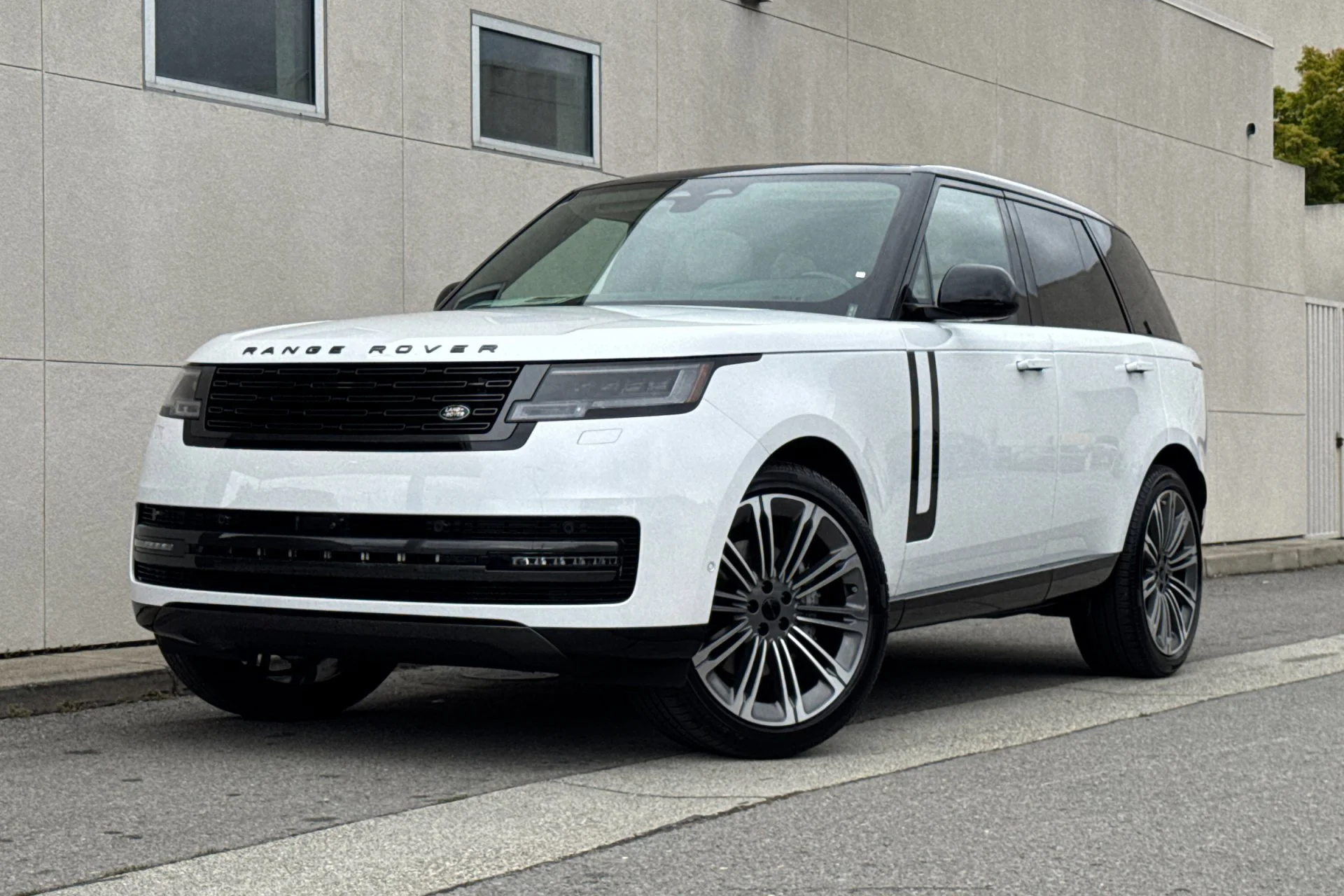 2026 Land Rover Range Rover 3.0 SE SWB's photo