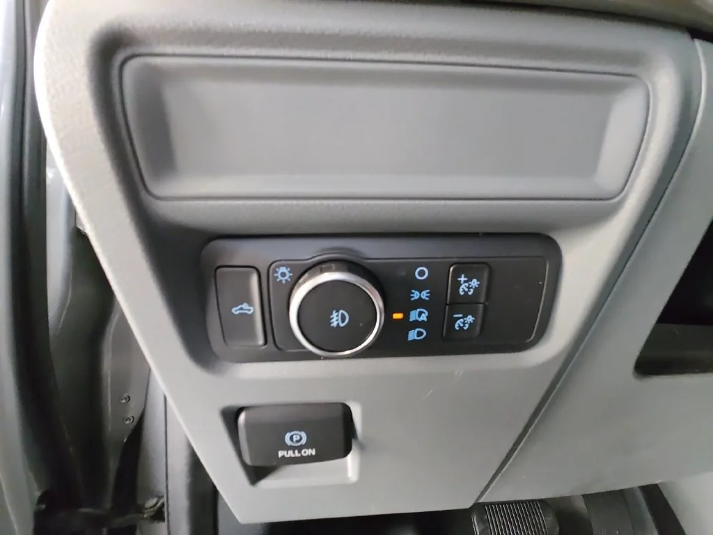 Used 2021 Silver Ford XLT image 26