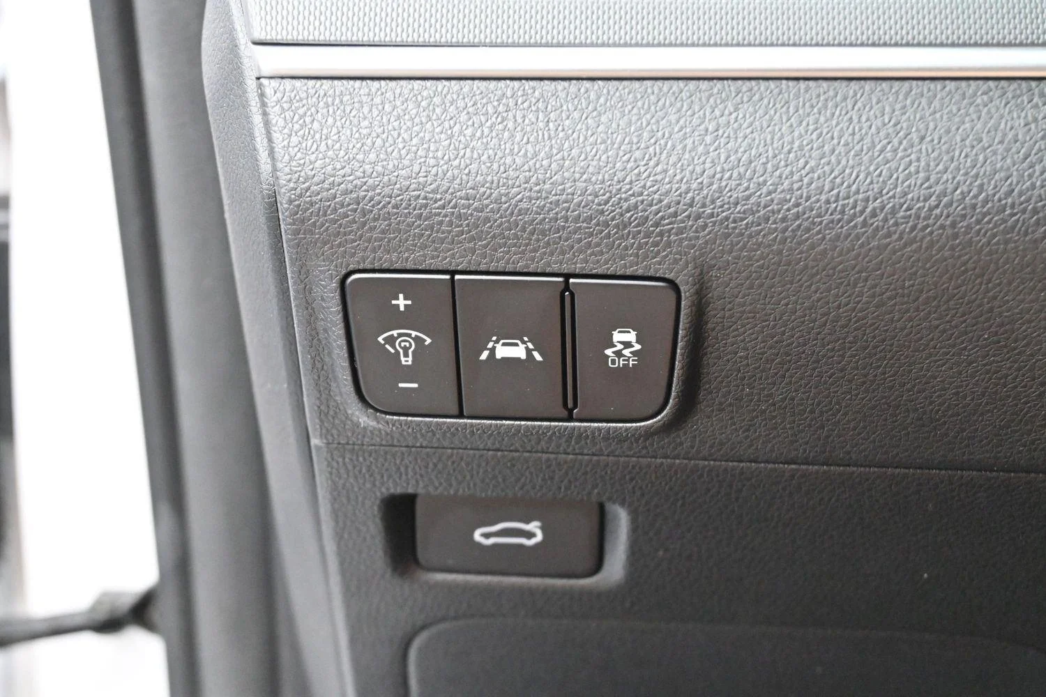 Used 2022 Glacial White Pearl Kia GT-Line image 28