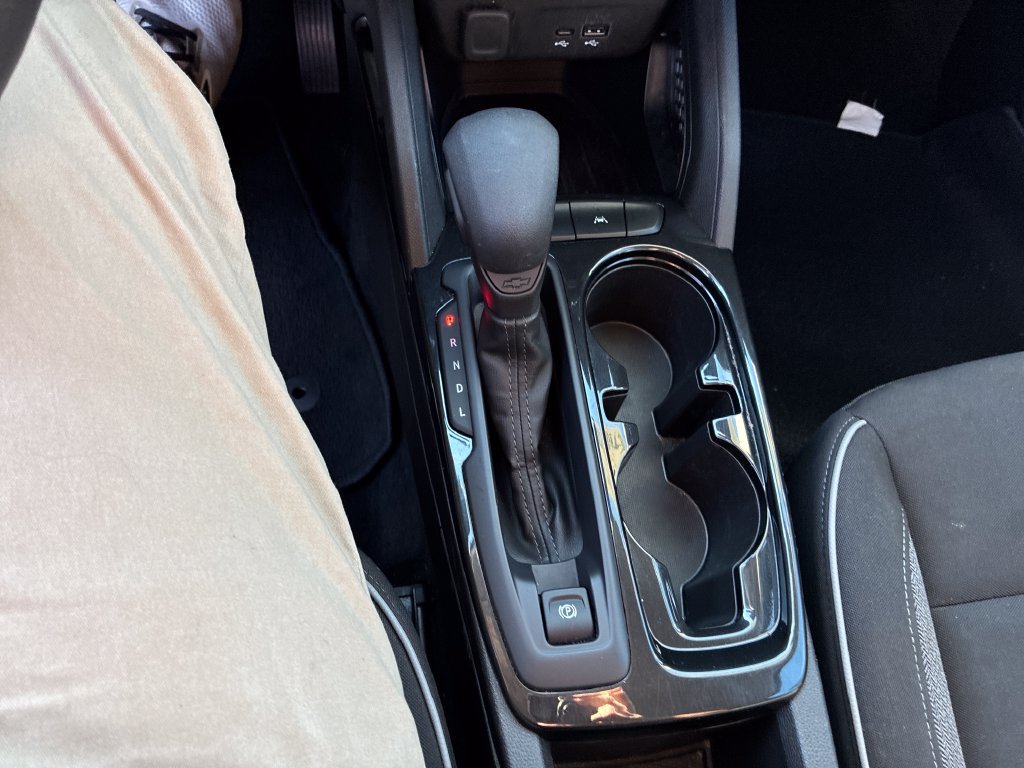 Used 2025 White Chevrolet LT image 17