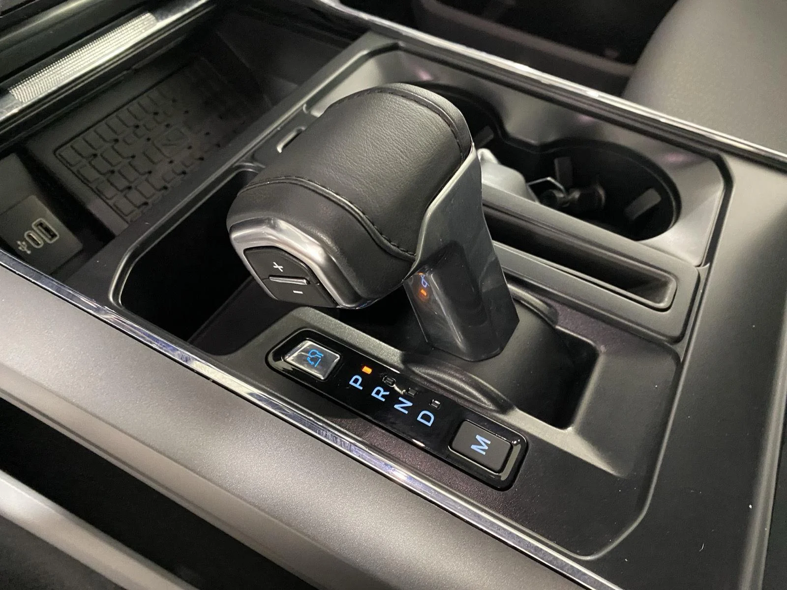 Used 2025 Gray Ford LARIAT image 18