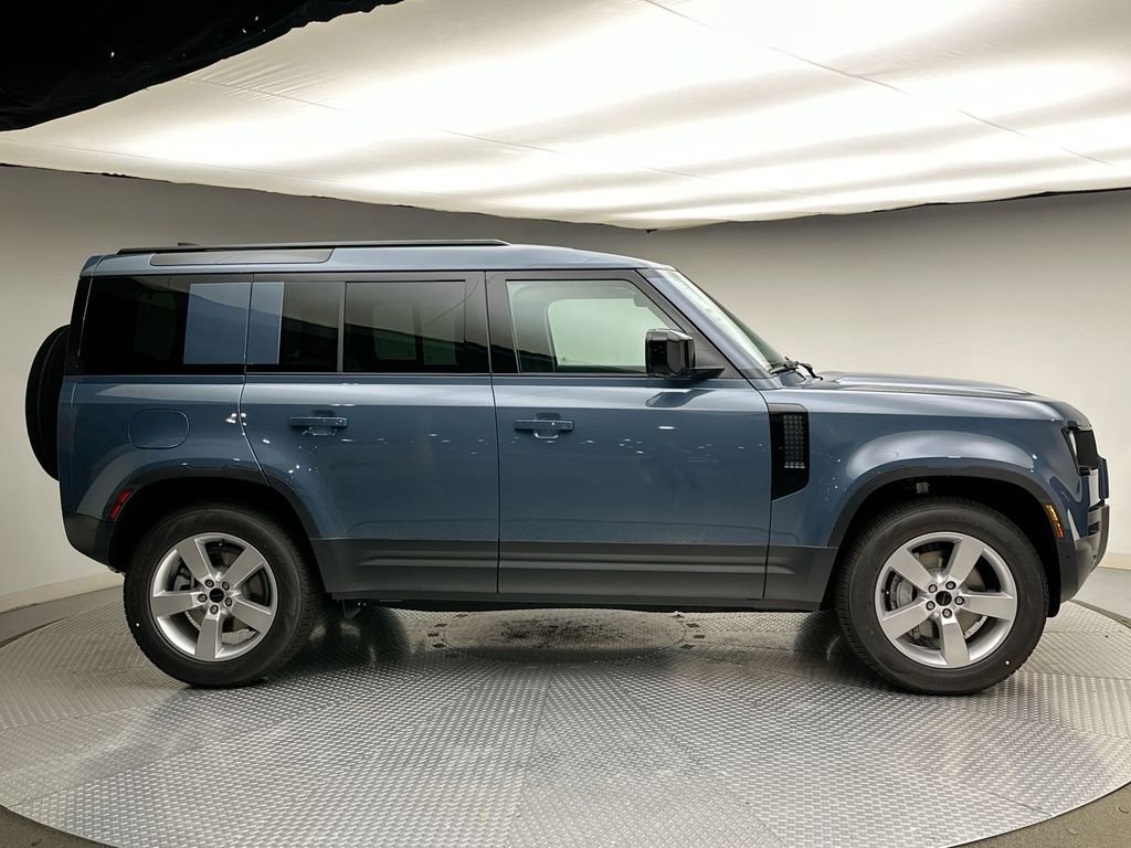 New 2026 Tasman Blue Metallic Land Rover S image 4