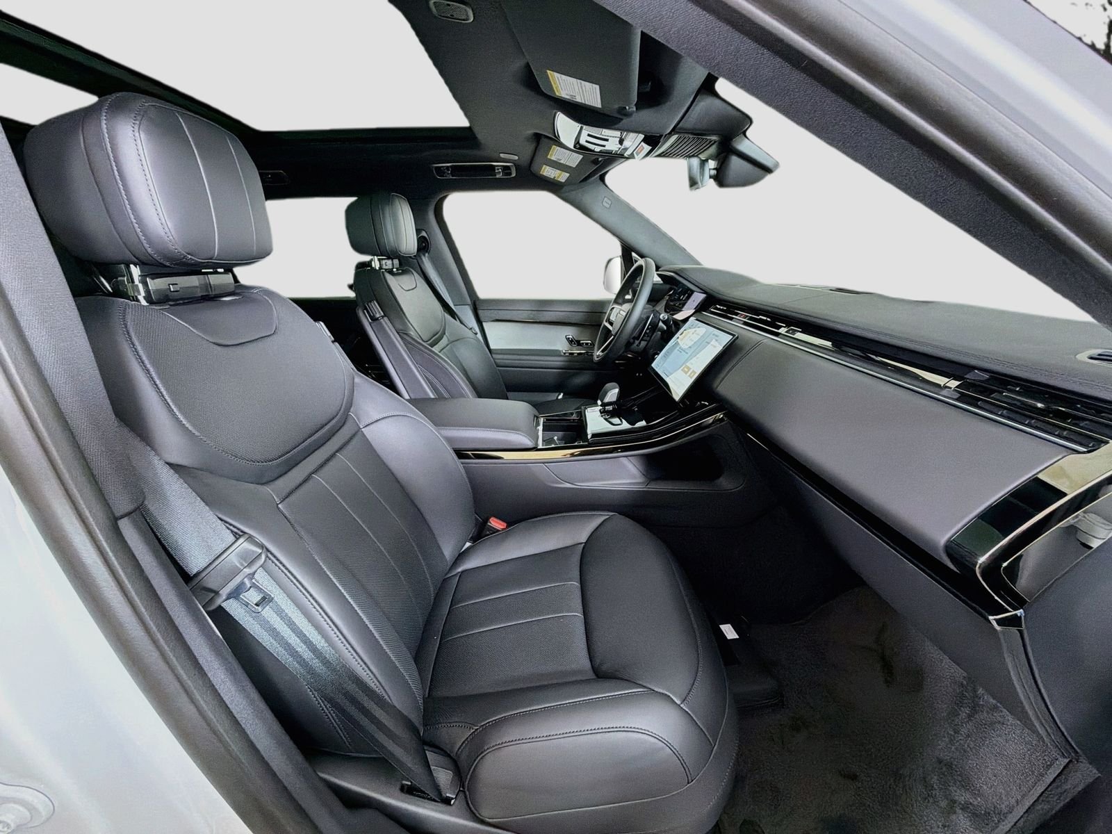 New 2026 Fuji White Land Rover Dynamic SE image 33