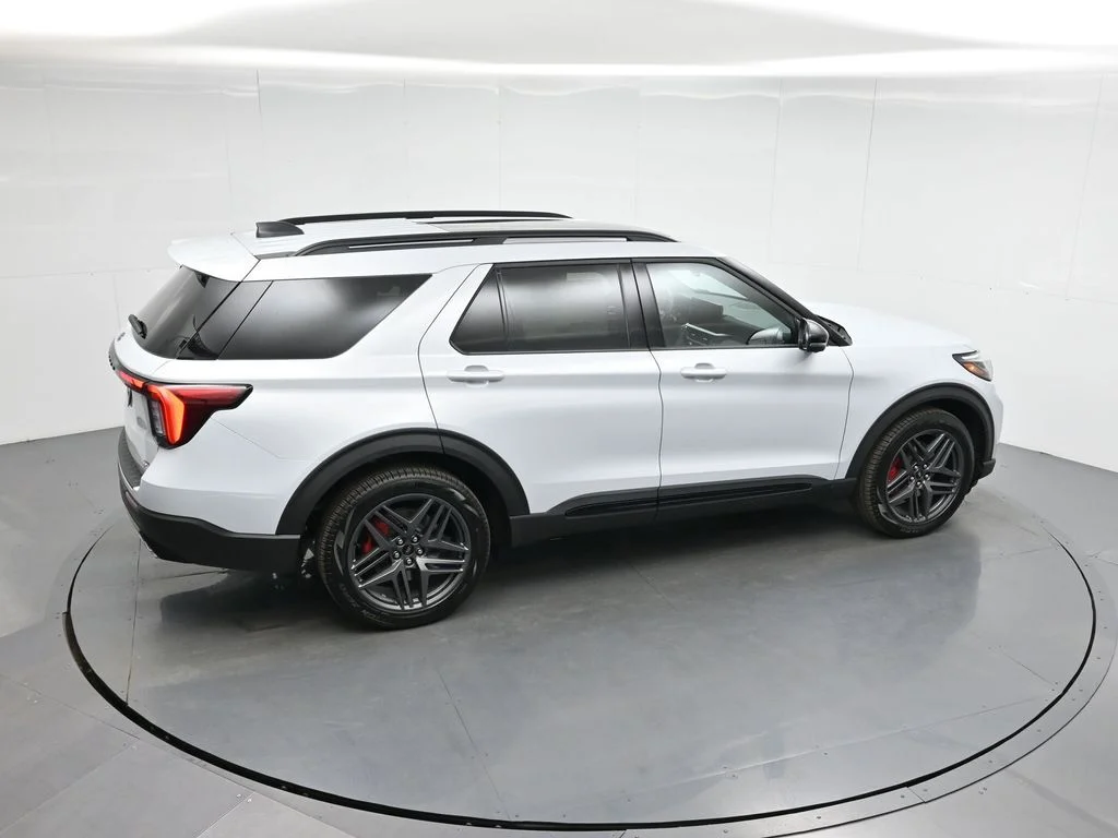 New 2026 Space White Metallic Ford ST image 38