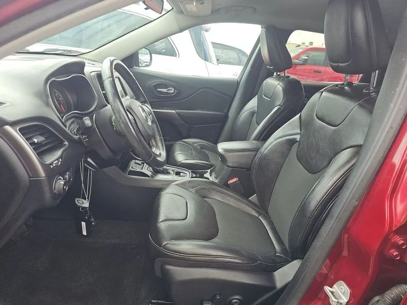Used 2019 Velvet Red Pearlcoat Jeep Latitude Plus image 11