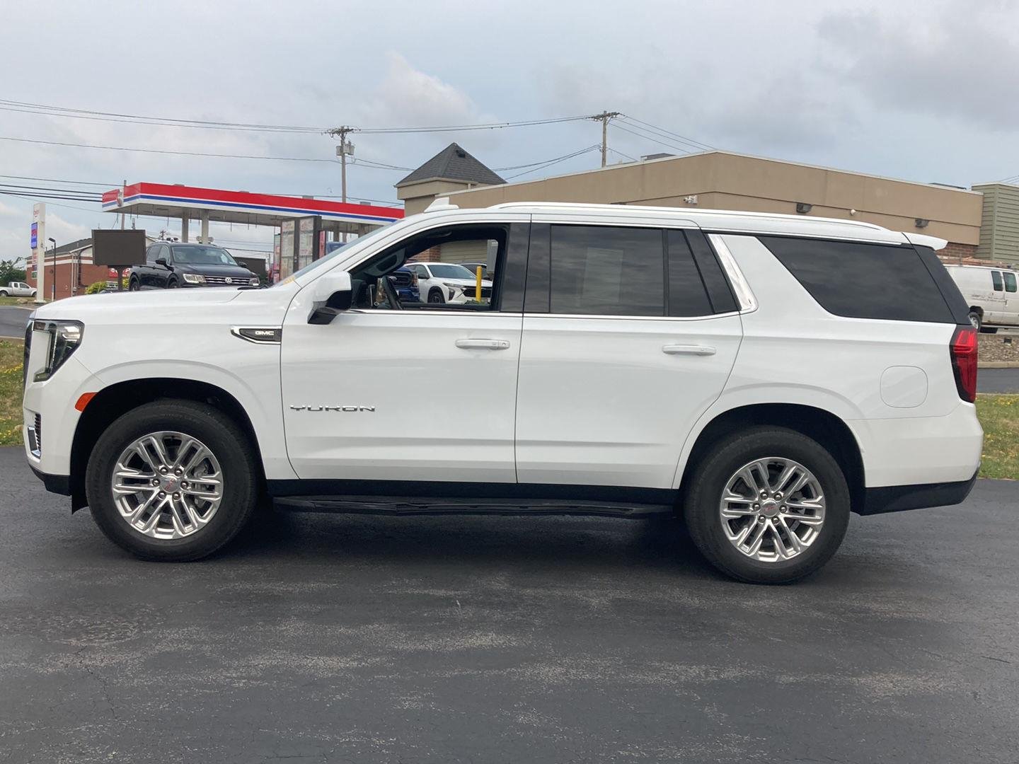 Used 2024 Summit White GMC SLE image 4