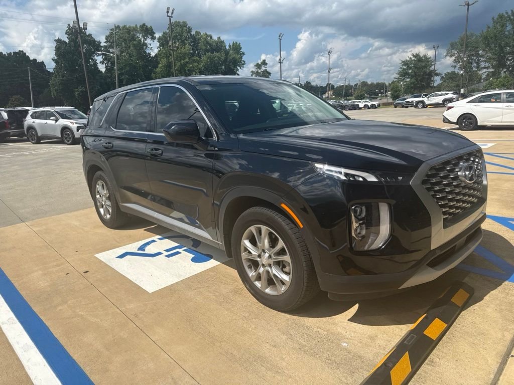 Used 2021 Black Hyundai SE image 5