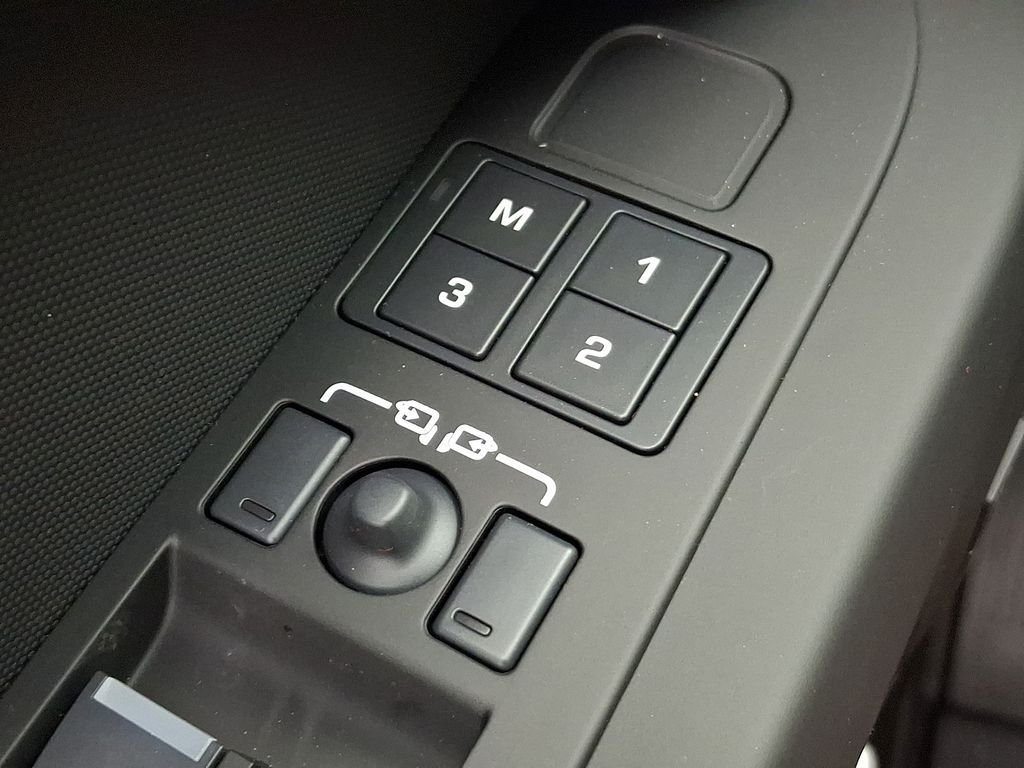 New 2026 Woolstone Green Land Rover X-Dynamic SE image 19